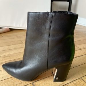 Hilty black leather bootie